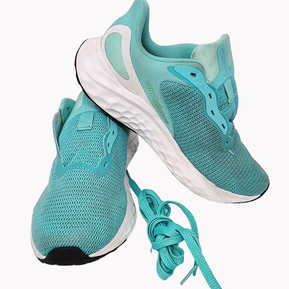New Balance size 7.5 Fresh Foam Arishi V4 Women’s Running Shoes Sneakers - Picture 1 of 11